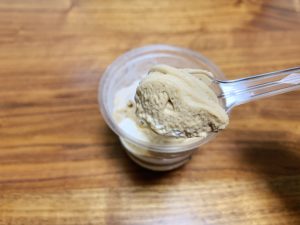 粉糖がかかったマロンホイップクリームは粉糖の甘味と濃厚なマロン味で美味しい