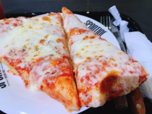 【SPONTINI】ボリューミーなピザを実食！