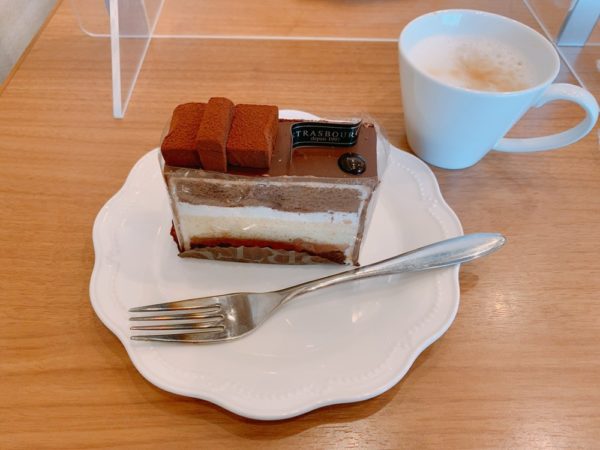 ストラスブールNOVA店のカフェでケーキを実食 パヴェ・ドゥ・ストラスブール 税抜450円
