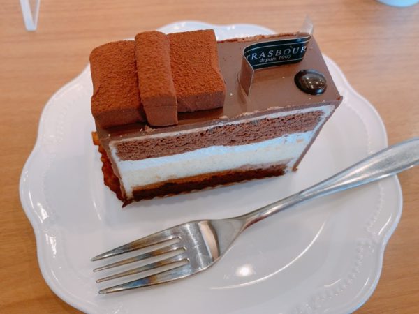 ストラスブールNOVA店のカフェでケーキを実食 パヴェ・ドゥ・ストラスブール 税抜450円