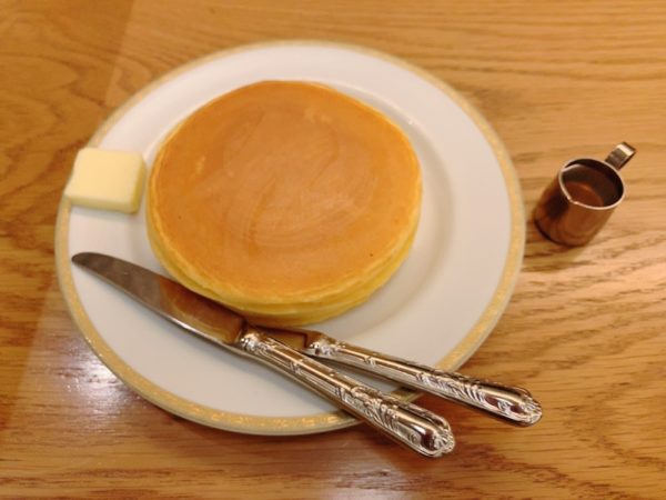 丸福珈琲店のホットケーキを実食！
ホットケーキ 税込720円