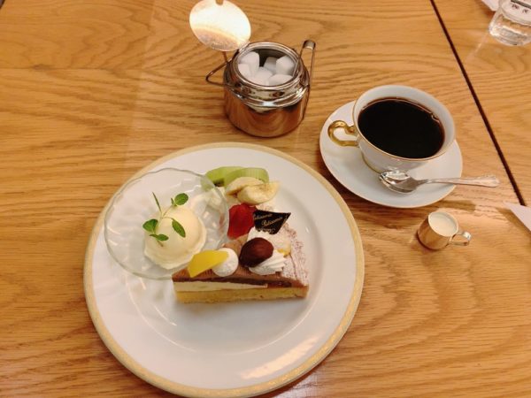 丸福珈琲店のコーヒーとスイーツを実食！ケーキプレートセット税込1,380円