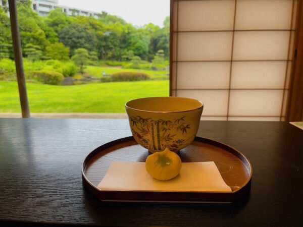 日本庭園 「見浜園」茶室「松籟亭」